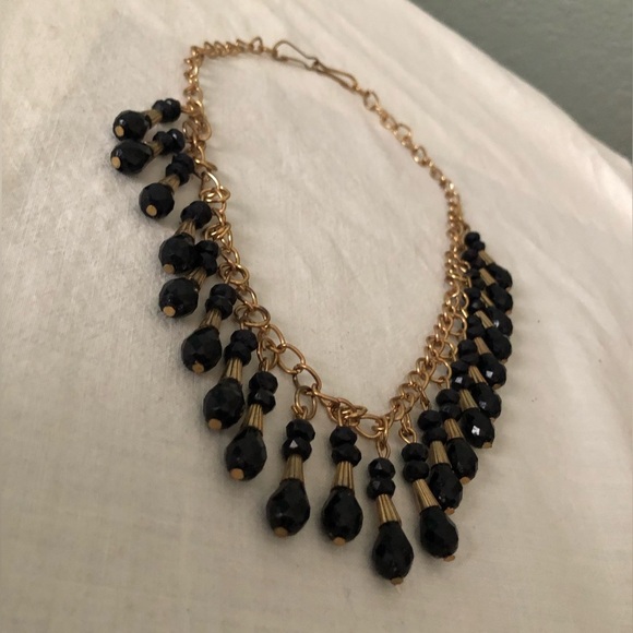 Vintage Jewelry - vtg Jet Black Tear Drop & Round Beaded Gold Tone faceted beads